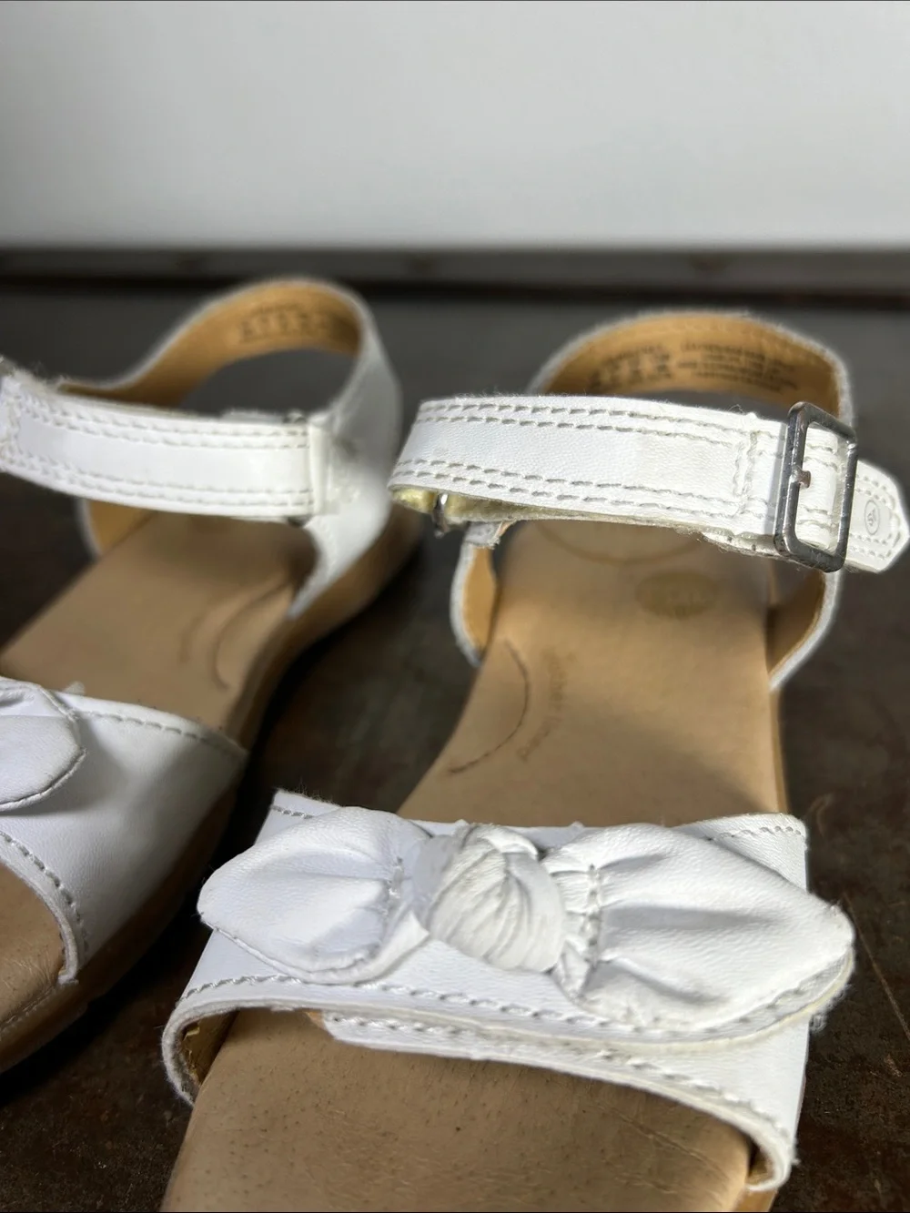 Stride Rite SR Whitney White Leather Bow Sandals for Kids Girl’s Size 10 EUR 26 - Picture 4 of 16
